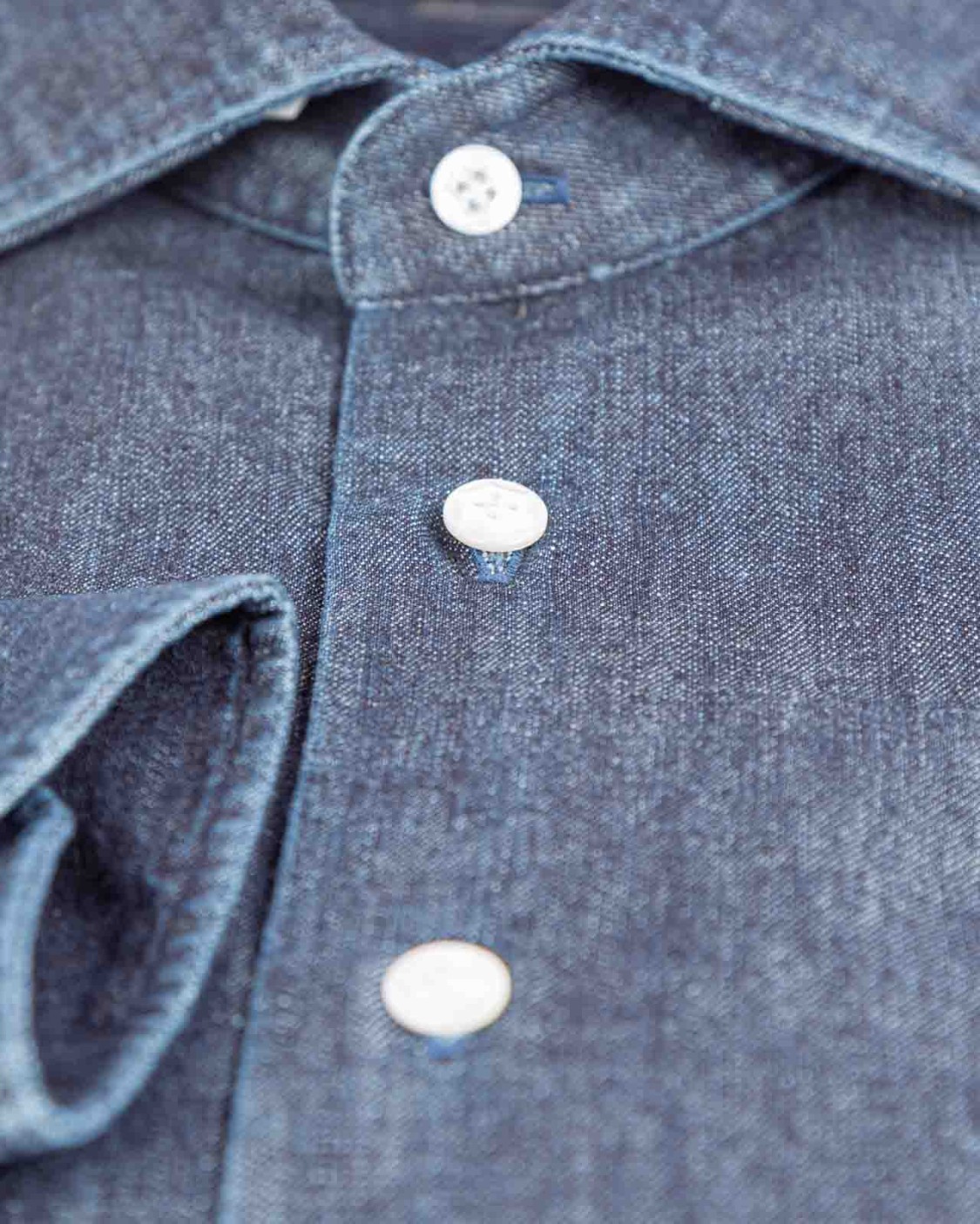 shop BARBA  Camicia: Barba camicia in denim.
Colletto all'italiana.
Maniche lunghe.
Chiusura con bottoni.
Composizione: 100% Cotone.
Fabbricato in Italia.. 36033 1 LI U02-D number 319246